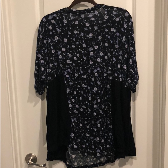 Shot Sleeved Blouse - Picture 3 of 3